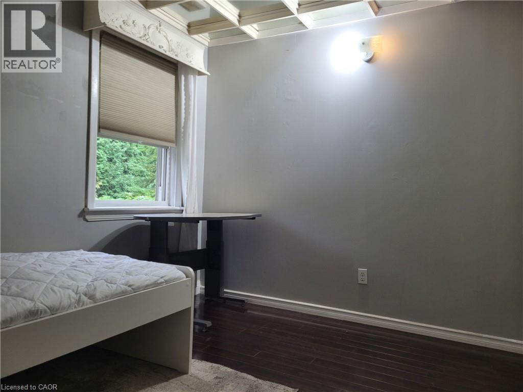 49 West 3Rd Street, Hamilton, ON - Indoor Photo Showing Bedroom