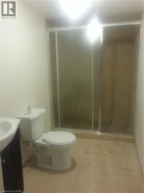 49 West 3Rd Street, Hamilton, ON - Indoor Photo Showing Bathroom