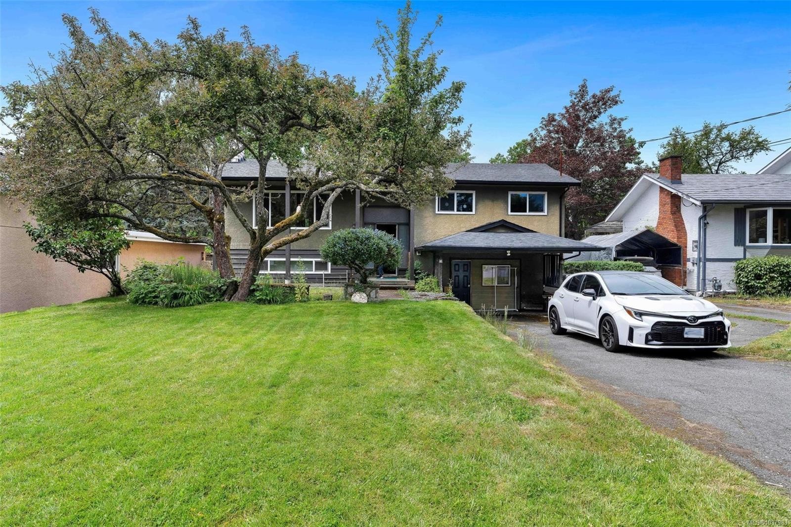 3958 Emerald Pl, Saanich, BC