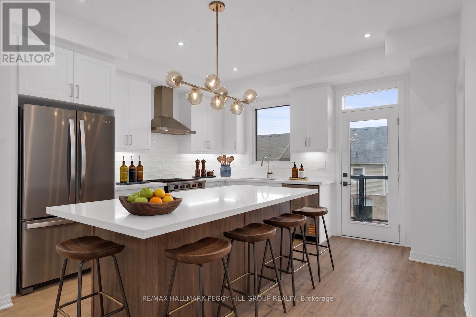 48 Brandon Crescent, New Tecumseth, ON - Indoor Photo Showing Kitchen With Stainless Steel Kitchen With Upgraded Kitchen