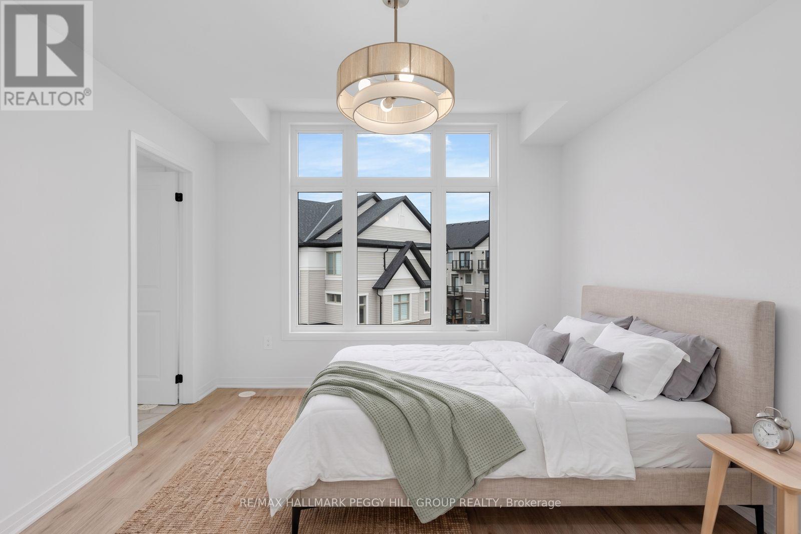48 Brandon Crescent, New Tecumseth, ON - Indoor Photo Showing Bedroom