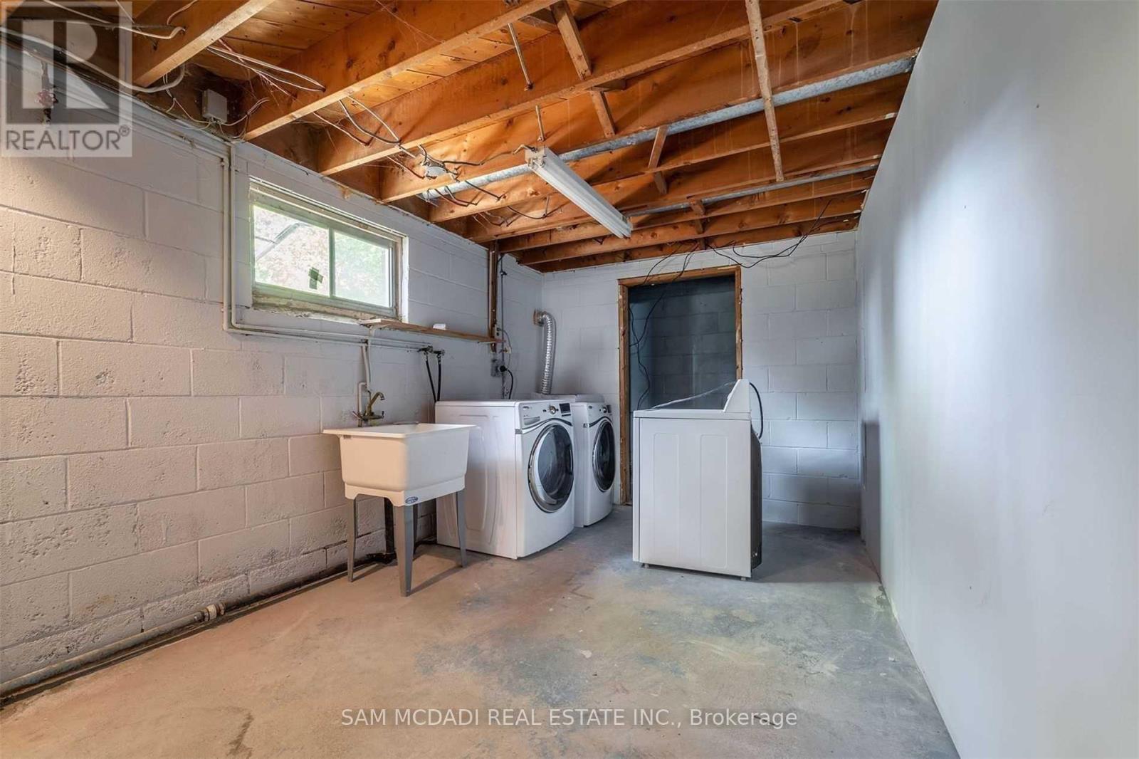 5318 Mericourt Road, Burlington, ON - Indoor Photo Showing Laundry Room