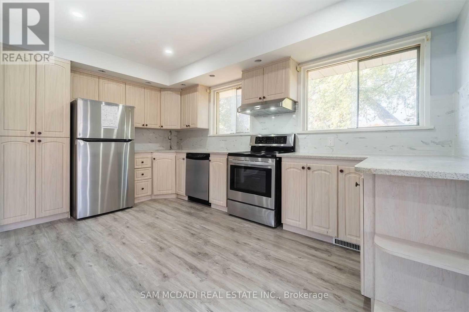 5318 Mericourt Road, Burlington, ON - Indoor Photo Showing Kitchen