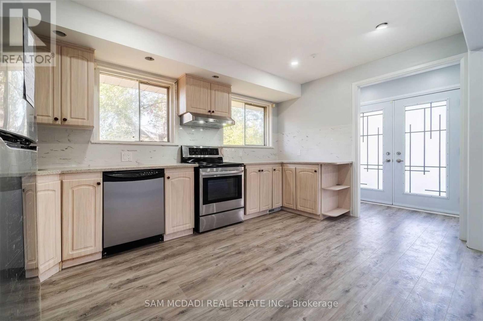 5318 Mericourt Road, Burlington, ON - Indoor Photo Showing Kitchen