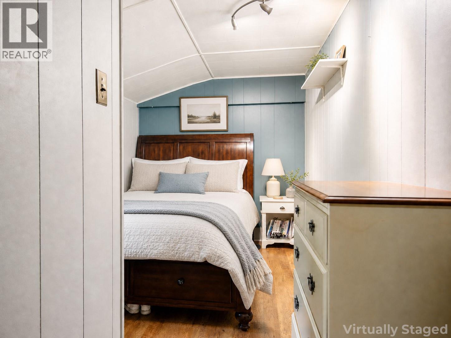 7310 51 Street Ne, Salmon Arm, BC - Indoor Photo Showing Bedroom