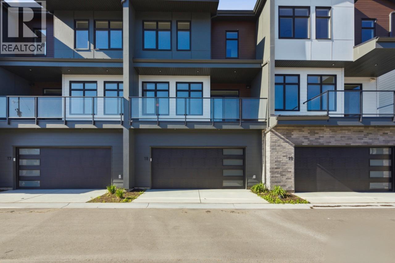 7599 Klinger Road Unit# 18, Okanagan Landing, BC - Outdoor With Balcony With Facade