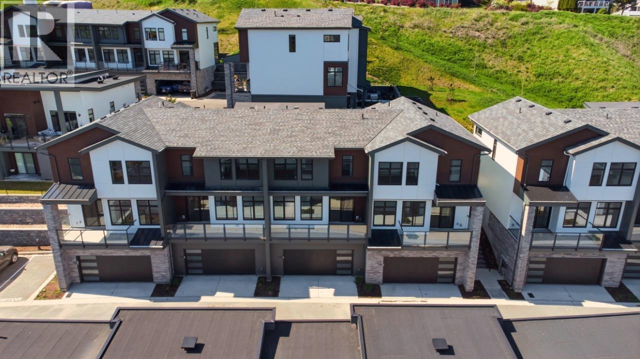 7599 Klinger Road Unit# 18, Okanagan Landing, BC - Outdoor With Facade