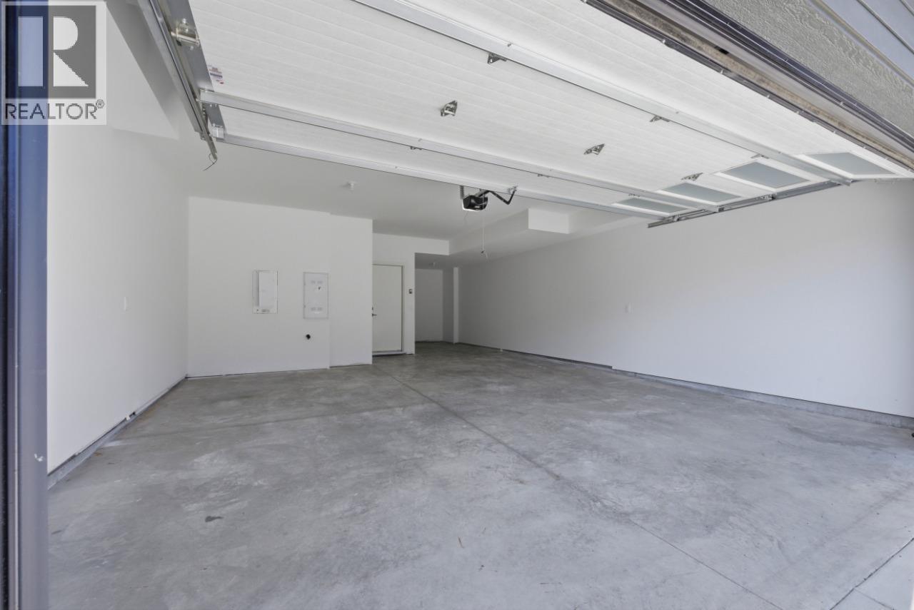 7599 Klinger Road Unit# 18, Okanagan Landing, BC - Indoor Photo Showing Garage
