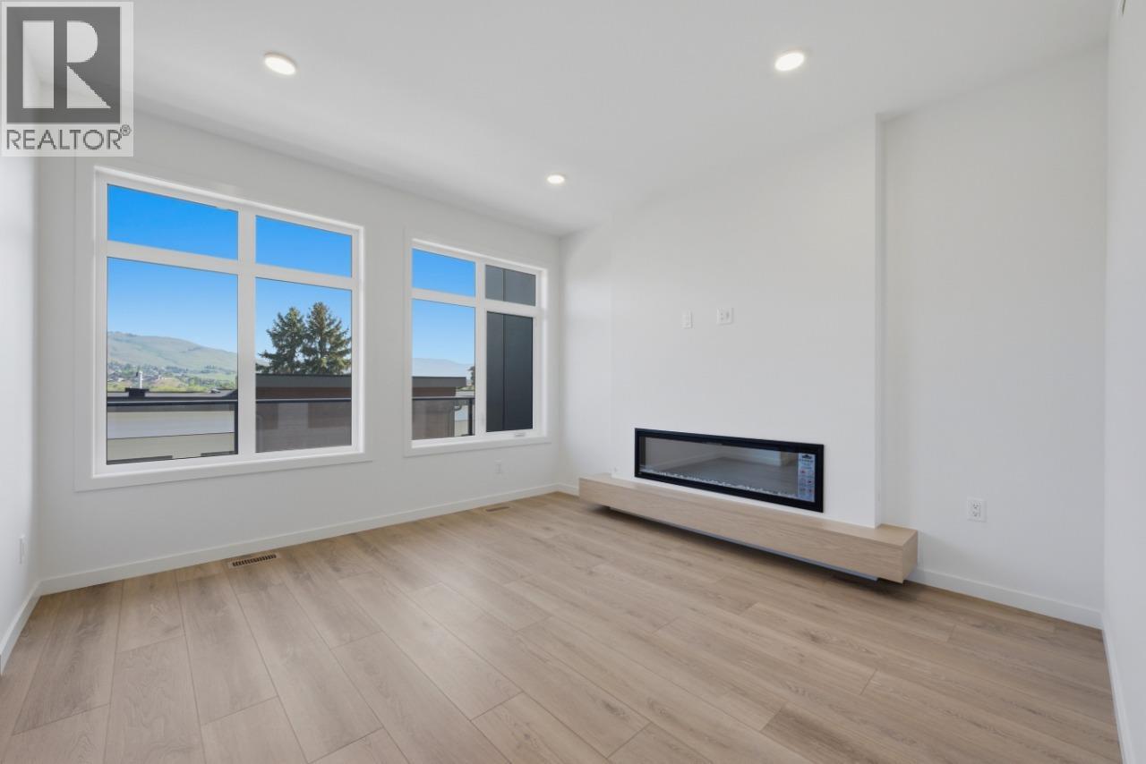 7599 Klinger Road Unit# 18, Okanagan Landing, BC - Indoor Photo Showing Other Room With Fireplace