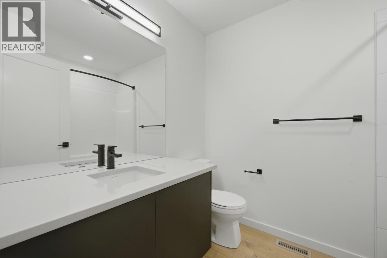 7599 Klinger Road Unit# 18, Okanagan Landing, BC - Indoor Photo Showing Bathroom