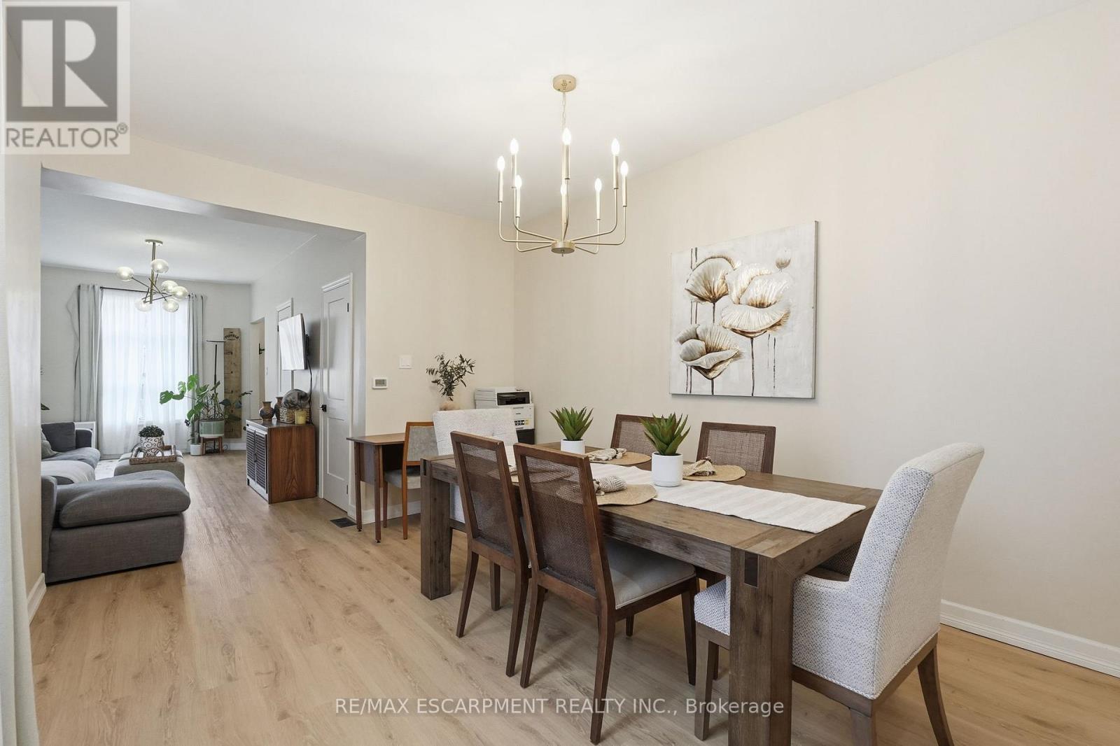 34 Baillie Street, Hamilton, ON - Indoor Photo Showing Dining Room