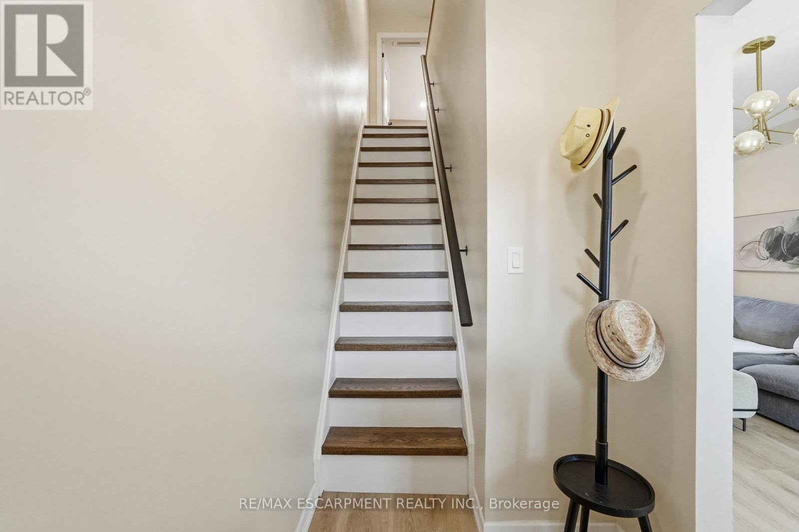 34 Baillie Street, Hamilton, ON - Indoor Photo Showing Other Room