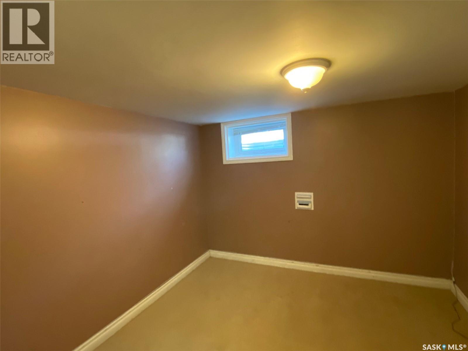 210 First Avenue, Yorkton, SK - Indoor Photo Showing Other Room