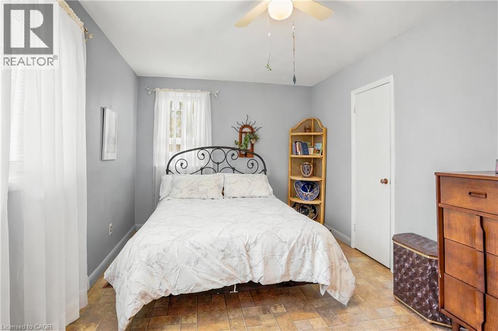 227 Glancaster Road, Ancaster, ON - Indoor Photo Showing Bedroom