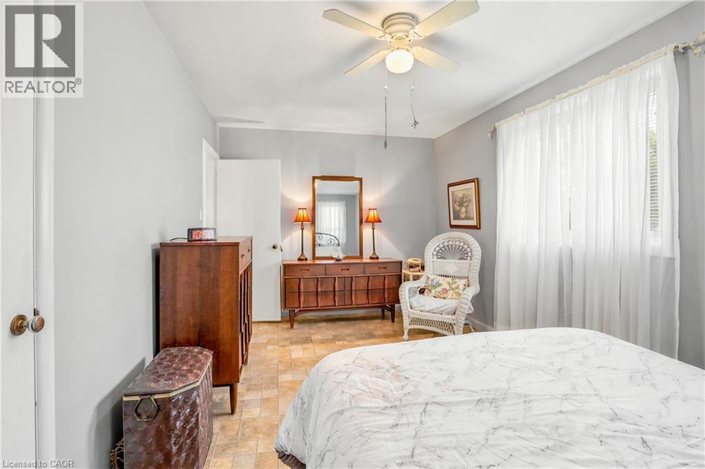 227 Glancaster Road, Ancaster, ON - Indoor Photo Showing Bedroom