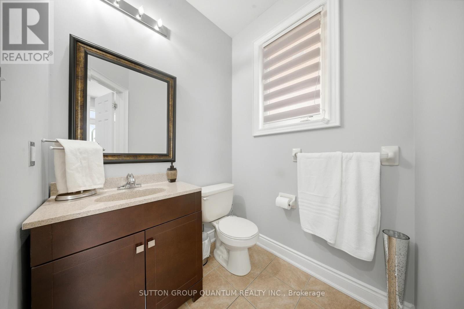 Living room/dining room - 35 Devonsleigh Drive, Brampton, ON - Indoor Photo Showing Bathroom