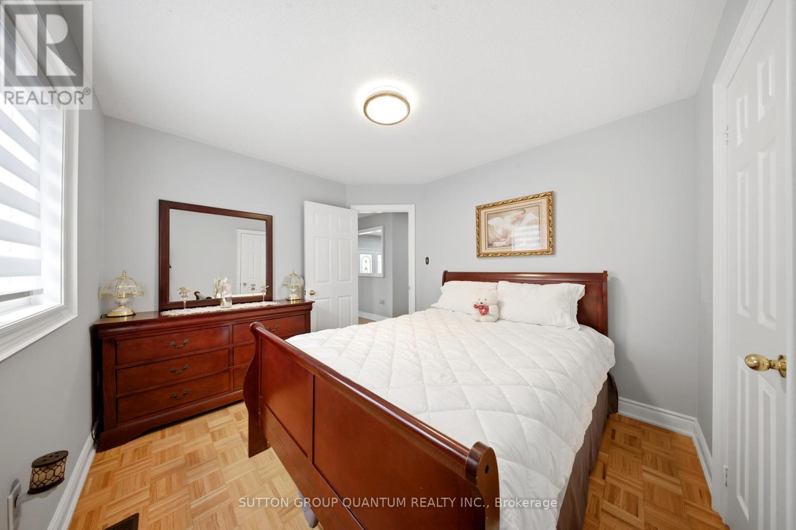 Five piece ensuire - 35 Devonsleigh Drive, Brampton, ON - Indoor Photo Showing Bedroom