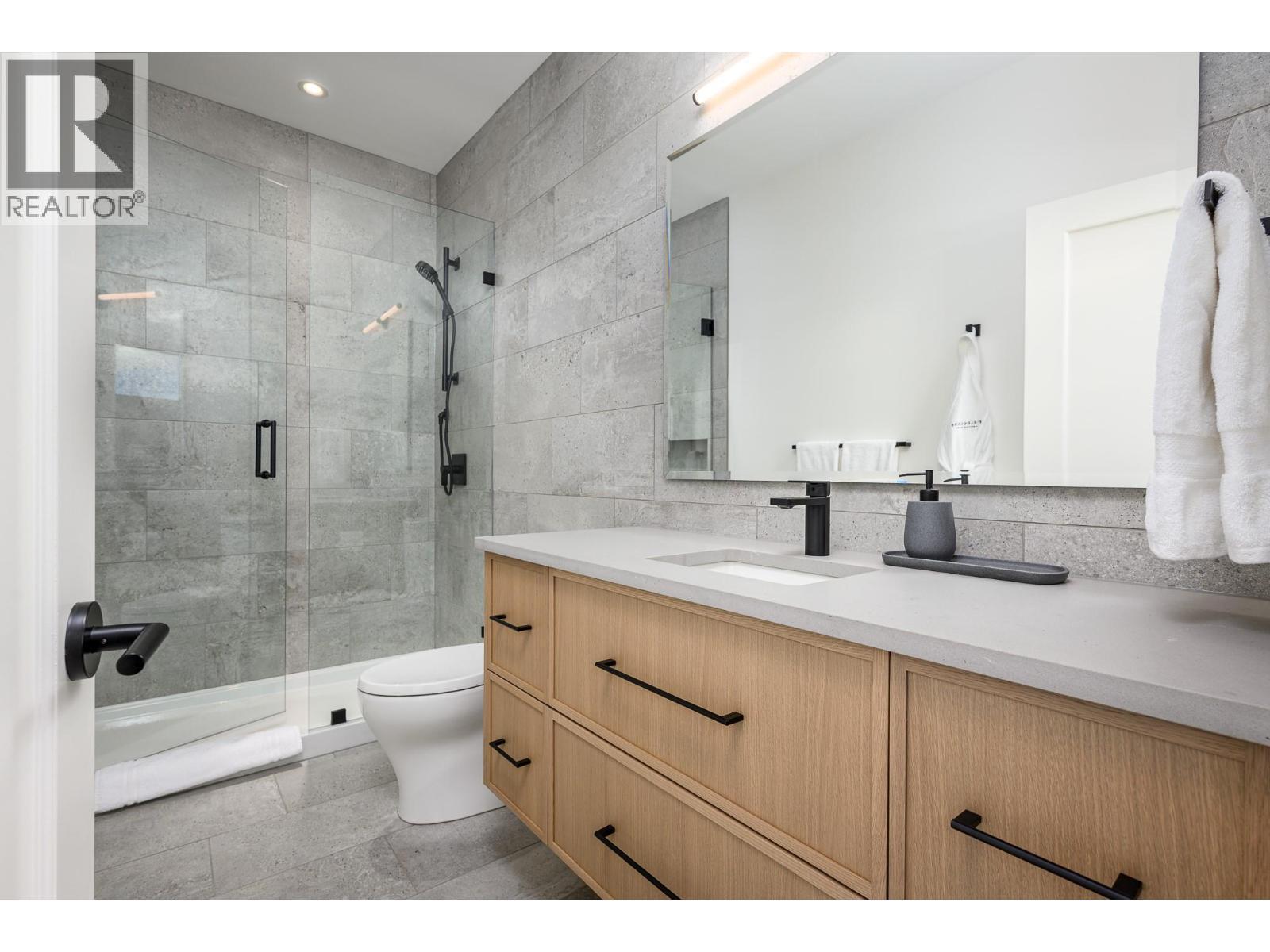 105 Predator Ridge Drive Unit# 21, Vernon, BC - Indoor Photo Showing Bathroom