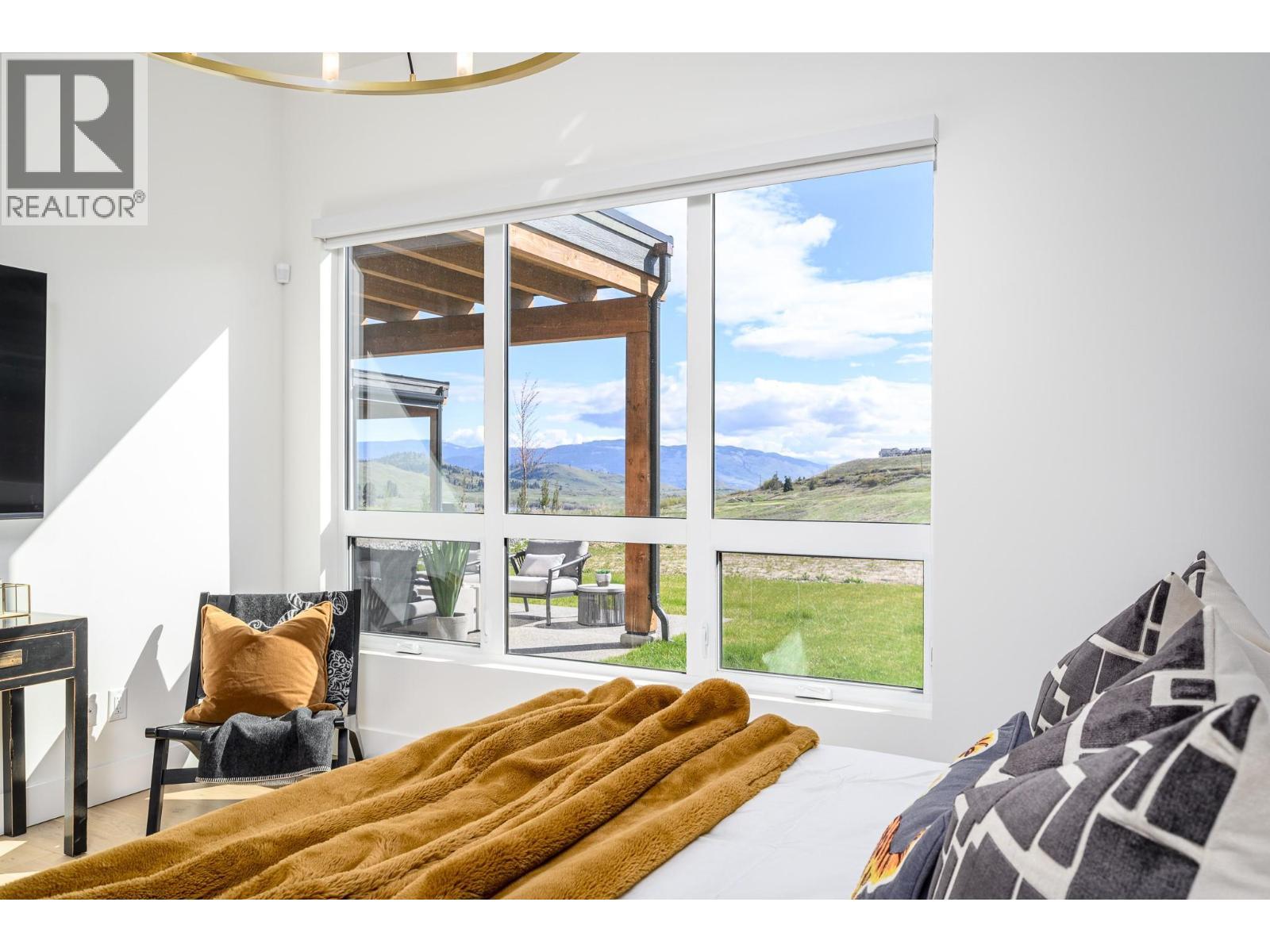 105 Predator Ridge Drive Unit# 21, Vernon, BC - Indoor Photo Showing Bedroom