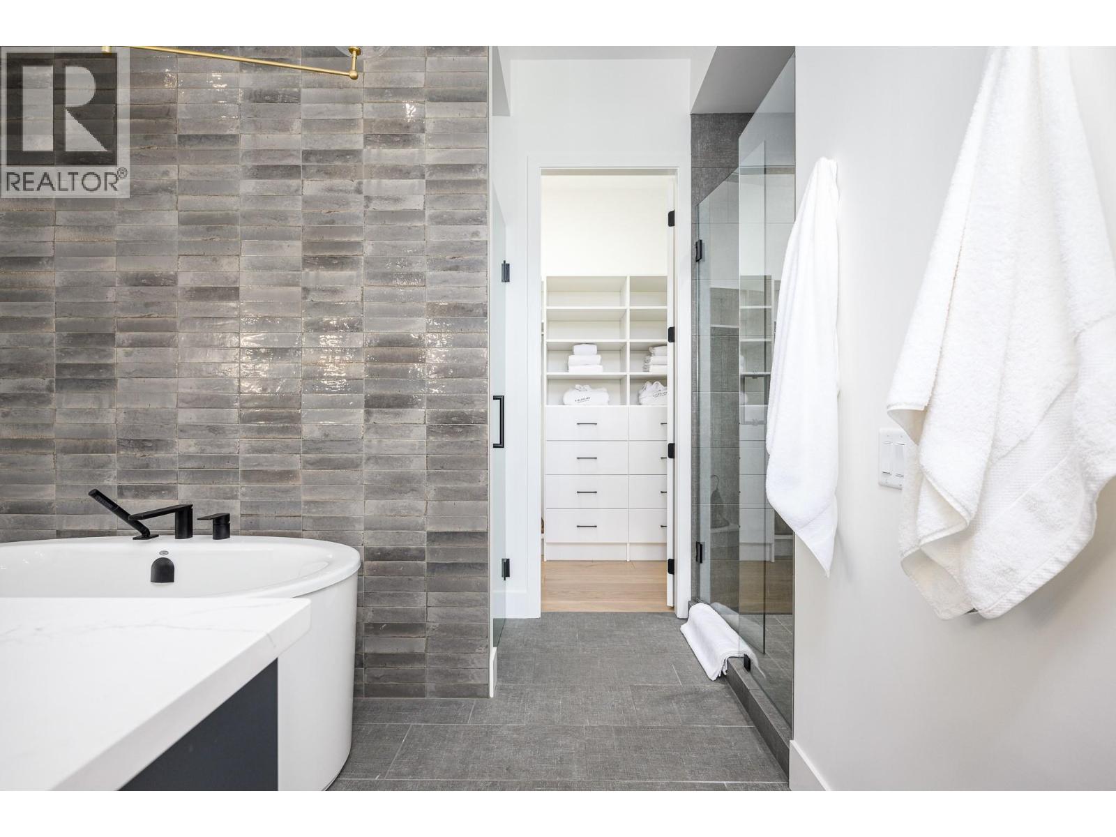 105 Predator Ridge Drive Unit# 21, Vernon, BC - Indoor Photo Showing Bathroom