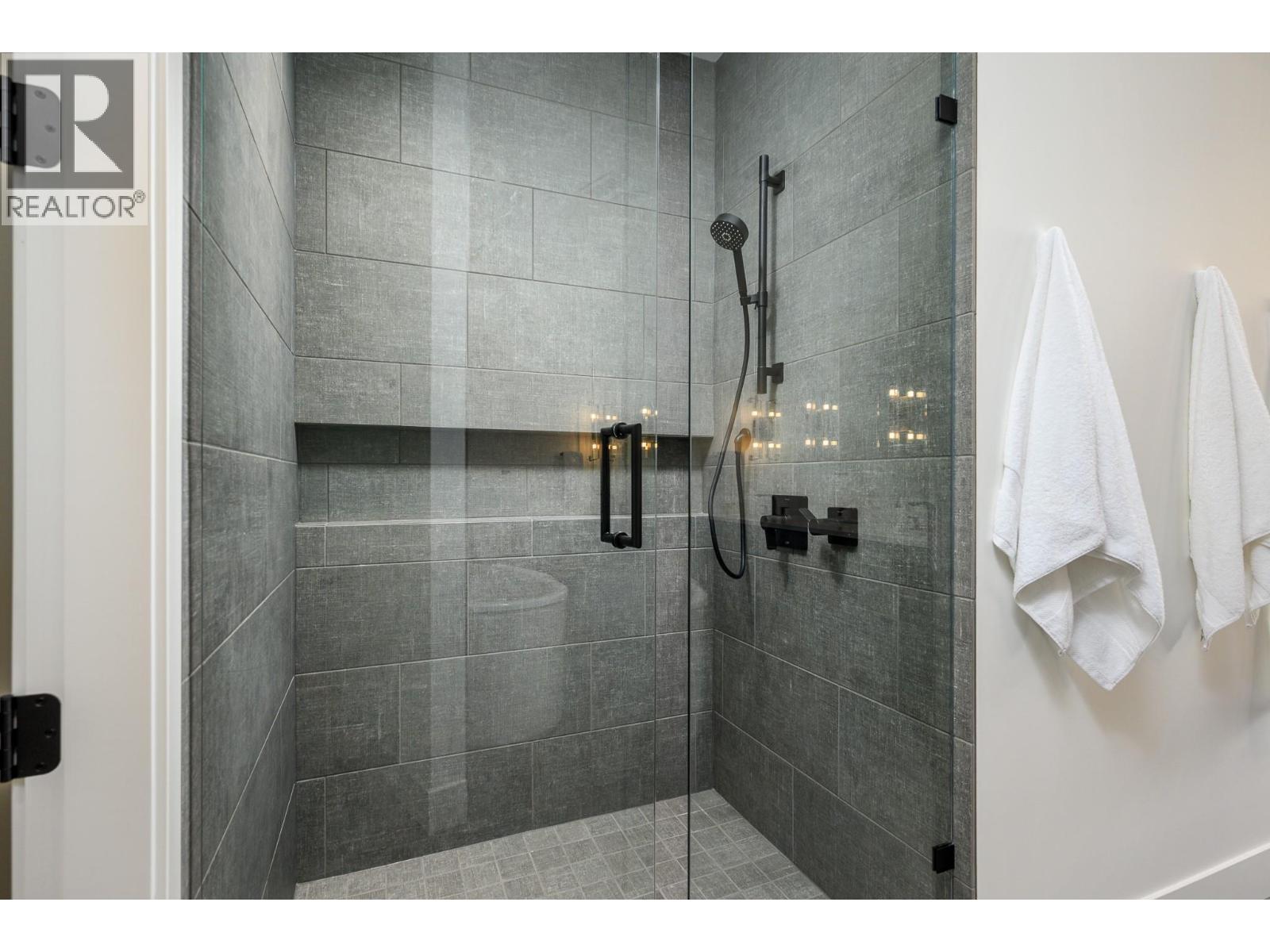 105 Predator Ridge Drive Unit# 21, Vernon, BC - Indoor Photo Showing Bathroom