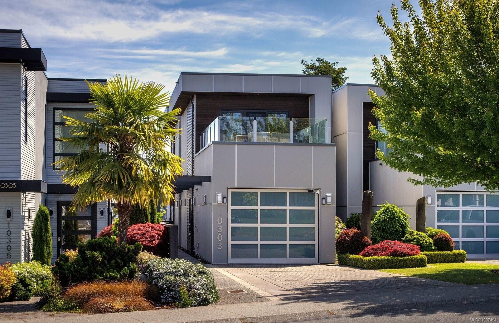 10303 Resthaven Dr, Sidney, BC - Outdoor