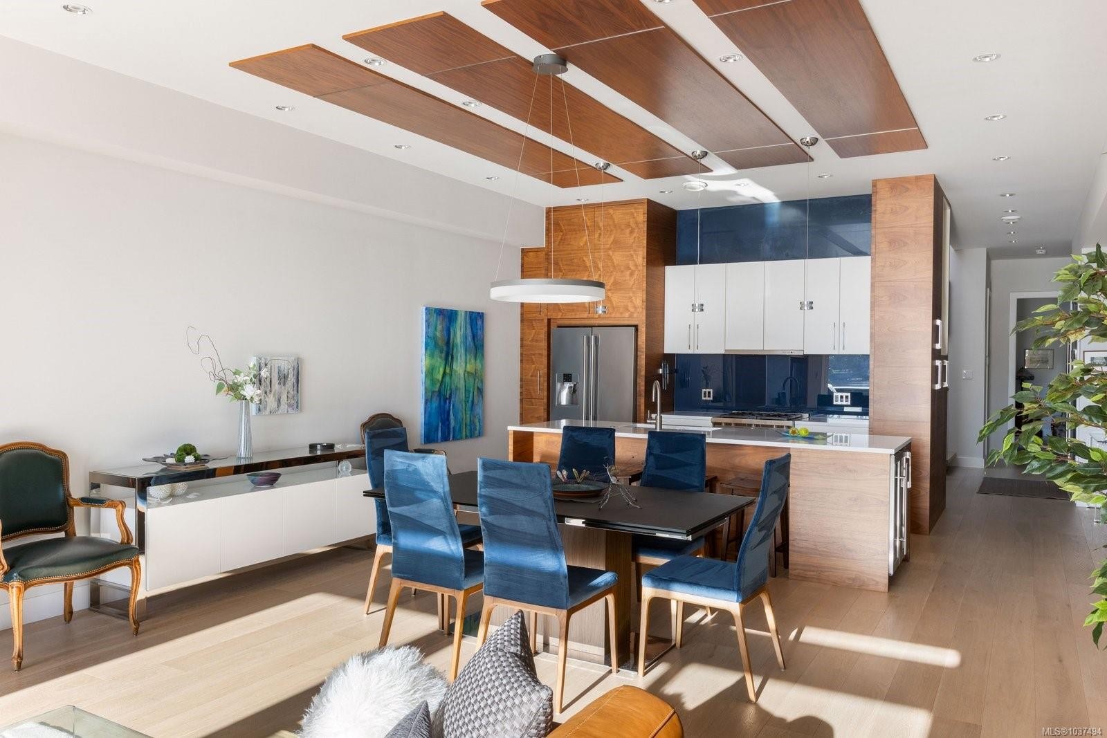 10303 Resthaven Dr, Sidney, BC - Indoor