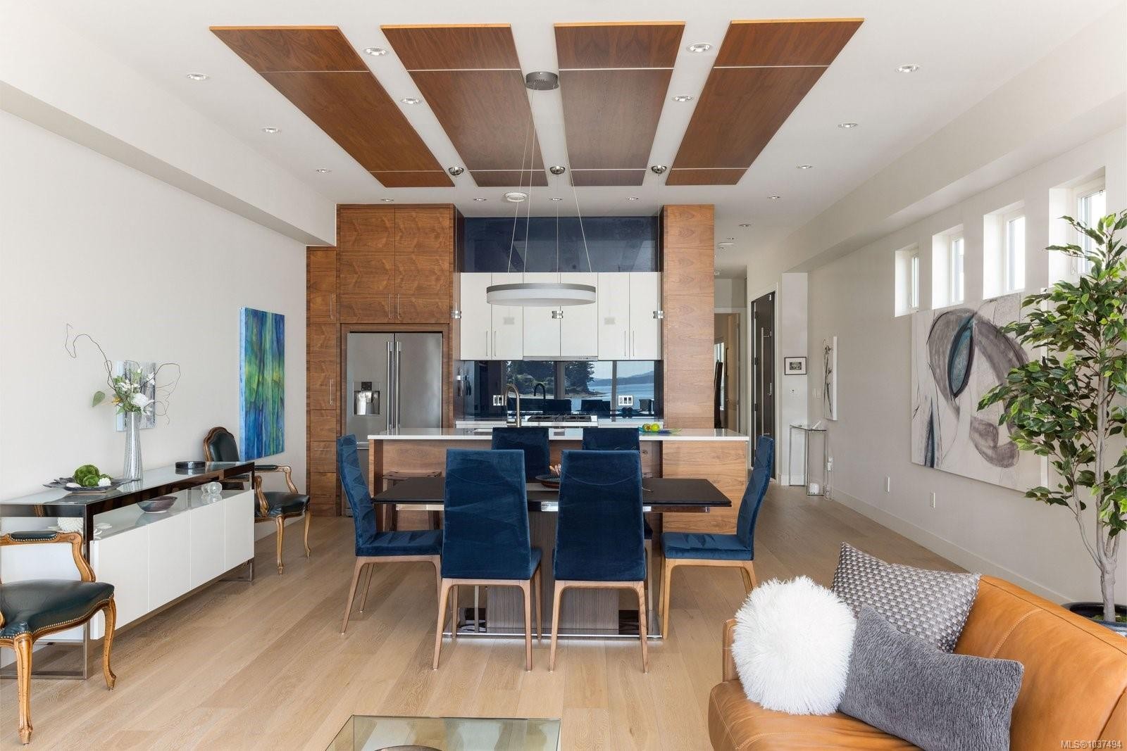 10303 Resthaven Dr, Sidney, BC - Indoor Photo Showing Living Room