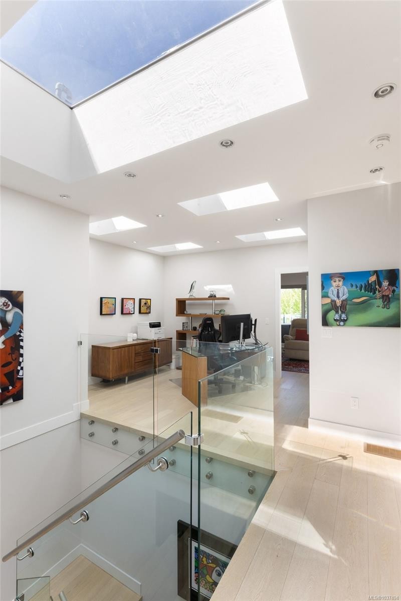 10303 Resthaven Dr, Sidney, BC - Indoor Photo Showing Other Room