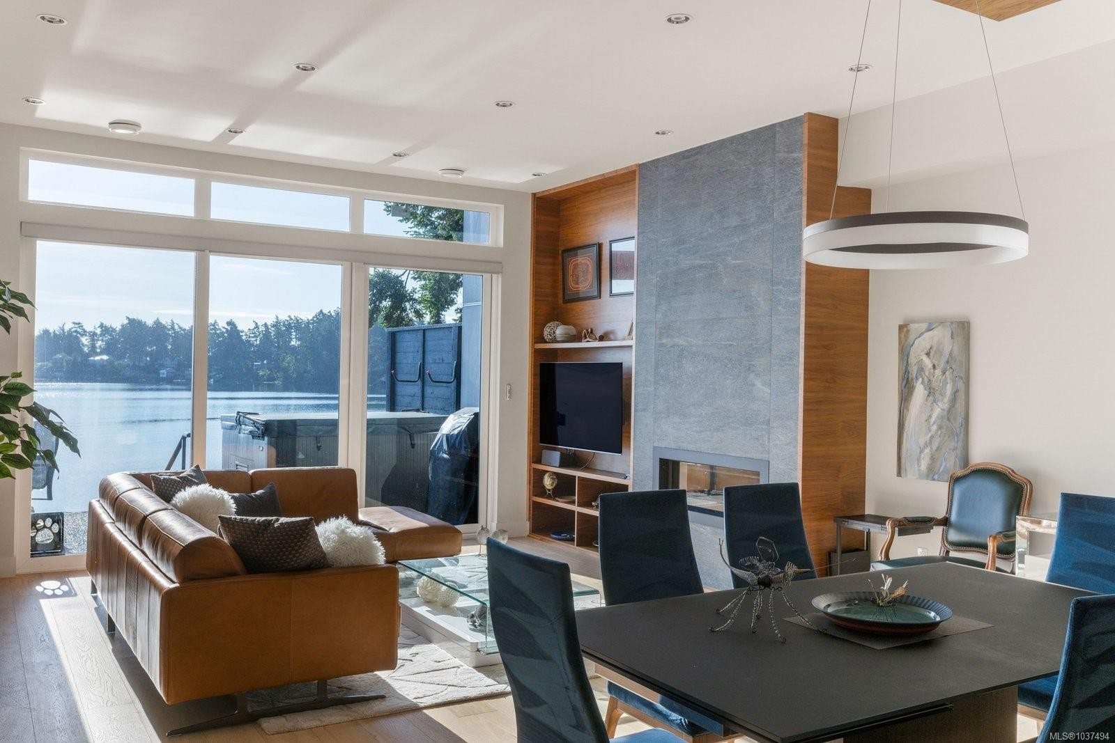 10303 Resthaven Dr, Sidney, BC - Indoor