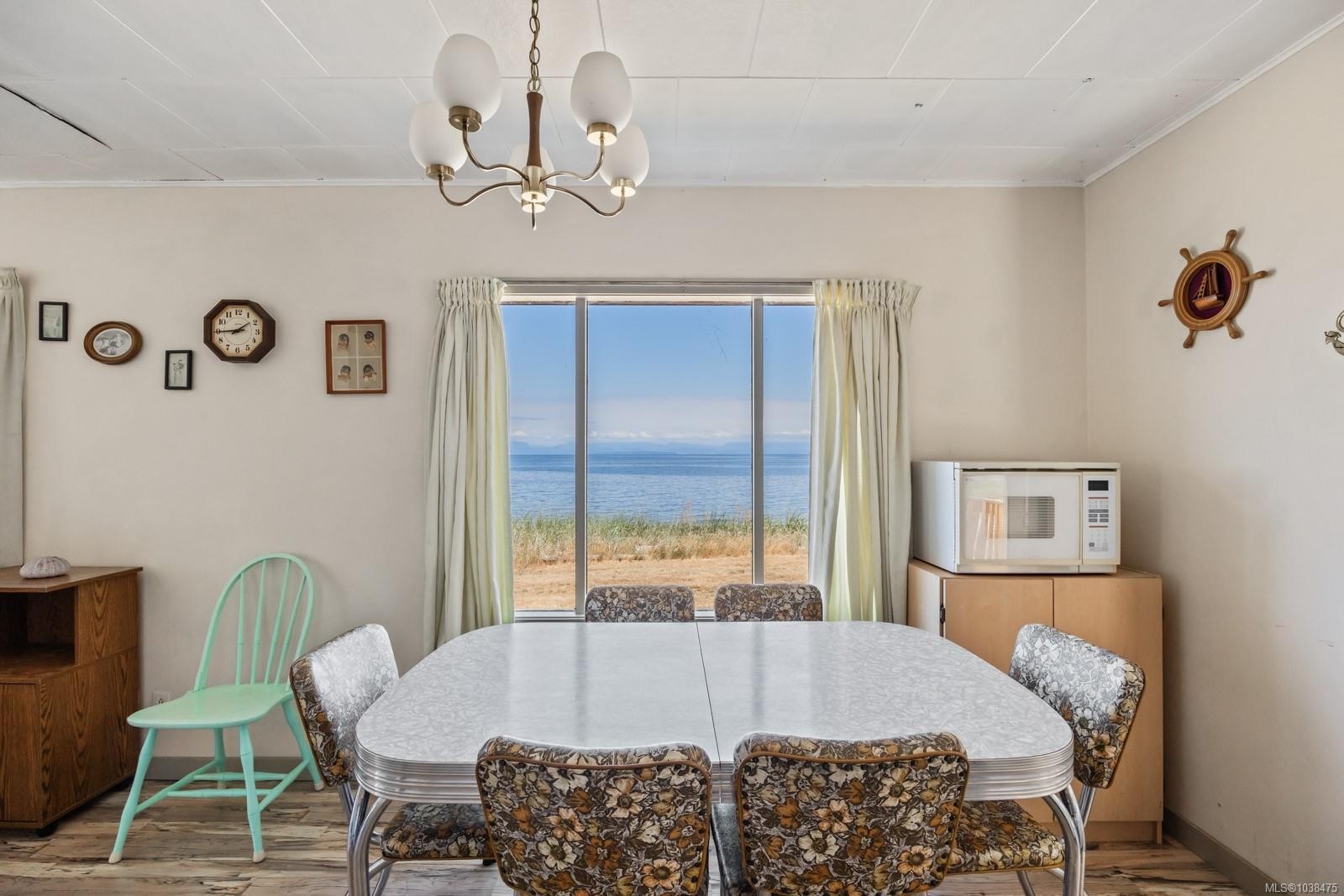 1494 Wilkinson Rd, Comox, BC