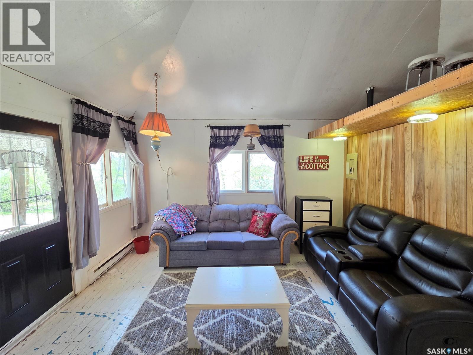 553 1St Street, White Bear Ir 70, SK - Indoor Photo Showing Living Room