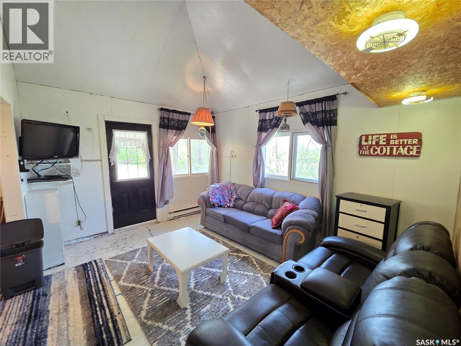 553 1St Street, White Bear Ir 70, SK - Indoor Photo Showing Living Room