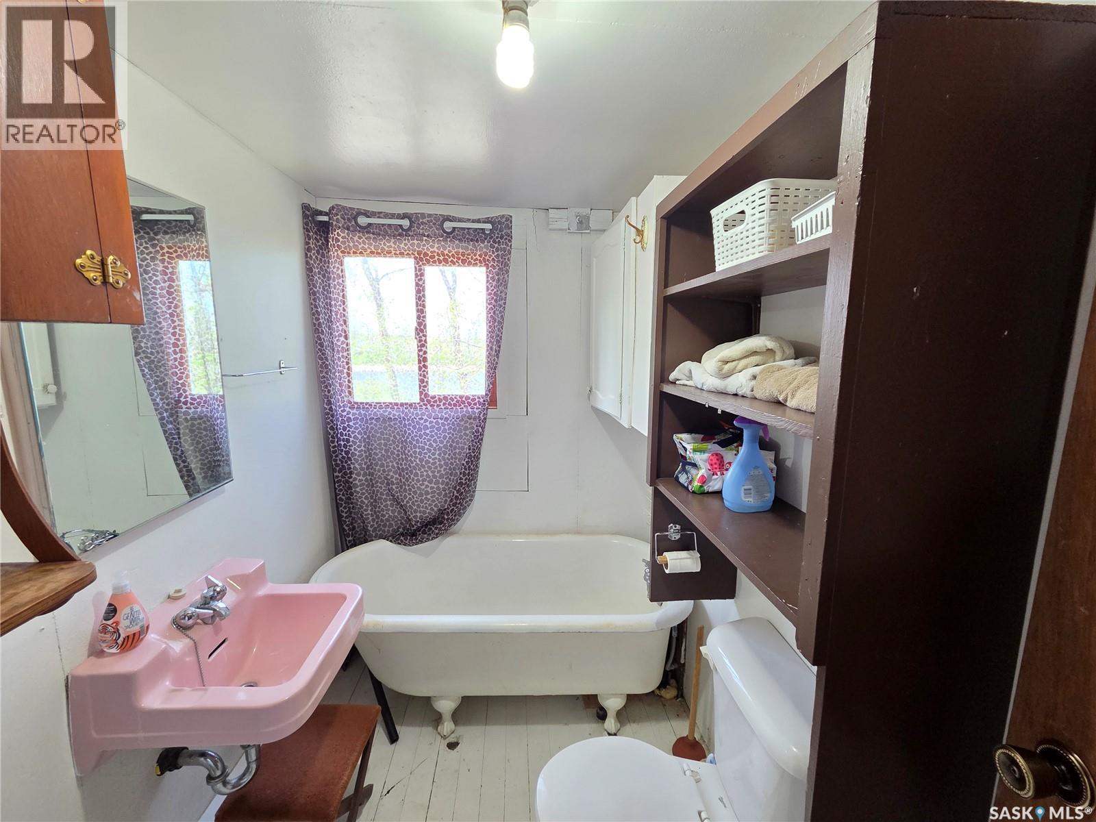 553 1St Street, White Bear Ir 70, SK - Indoor Photo Showing Bathroom