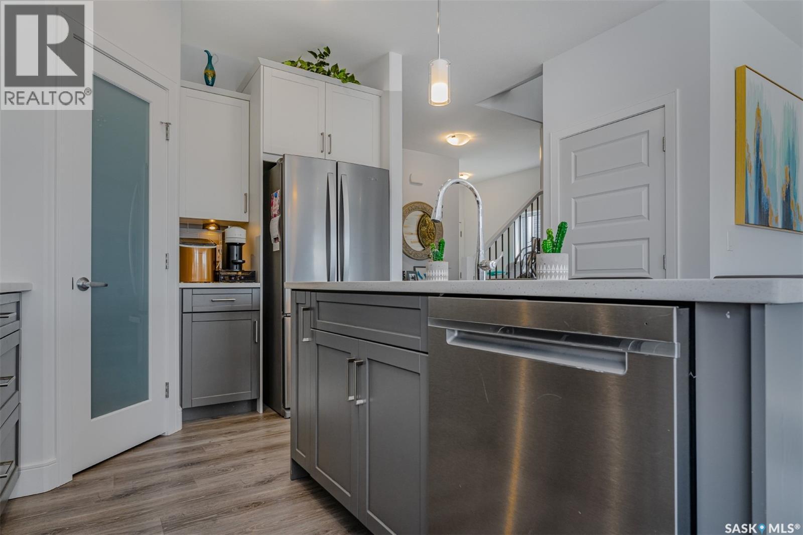 335 Hassard Close, Saskatoon, SK - Indoor Photo Showing Kitchen