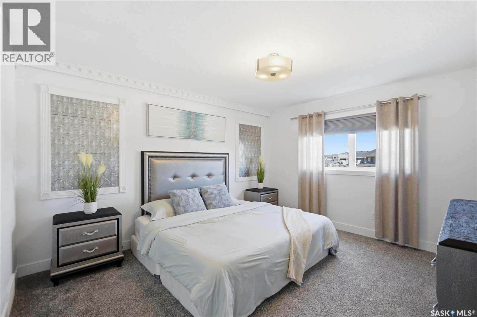 335 Hassard Close, Saskatoon, SK - Indoor Photo Showing Bedroom