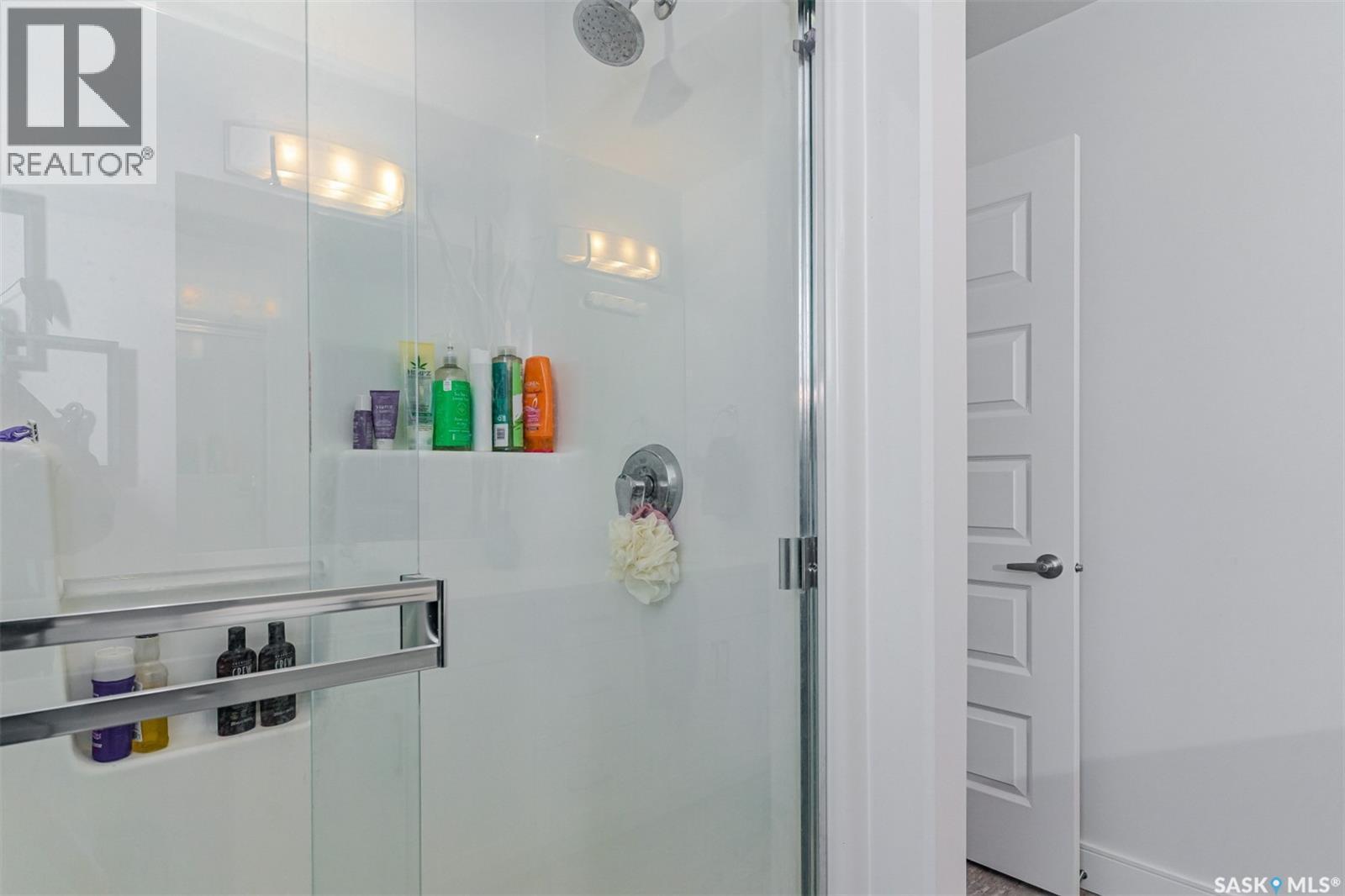 335 Hassard Close, Saskatoon, SK - Indoor Photo Showing Bathroom