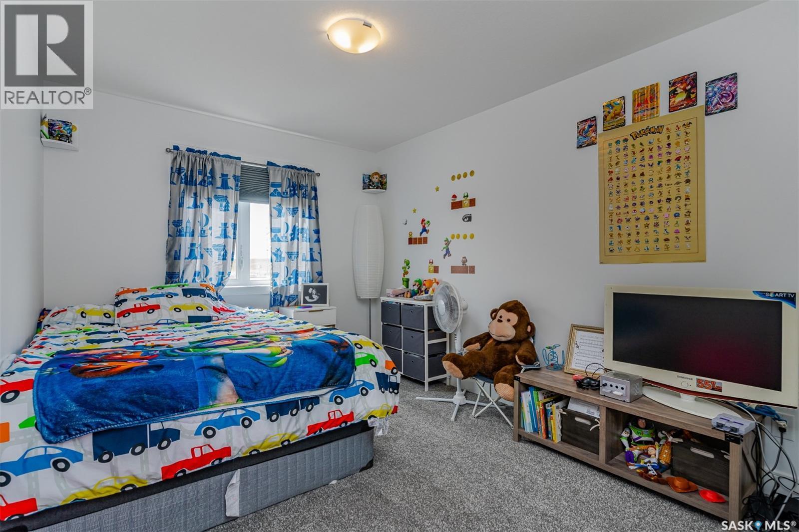 335 Hassard Close, Saskatoon, SK - Indoor Photo Showing Bedroom