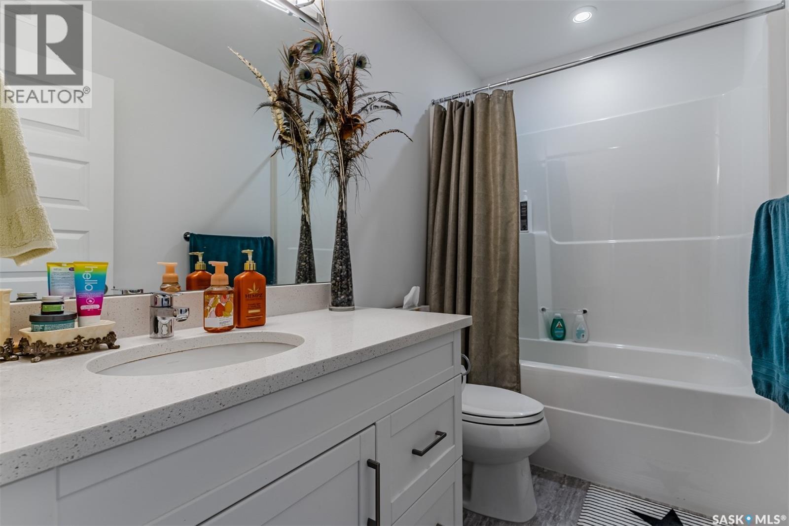 335 Hassard Close, Saskatoon, SK - Indoor Photo Showing Bathroom