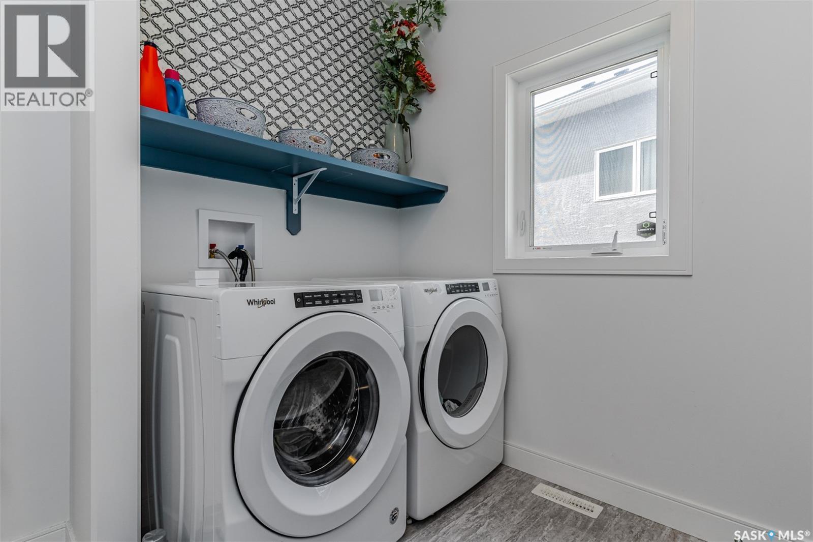 335 Hassard Close, Saskatoon, SK - Indoor Photo Showing Laundry Room