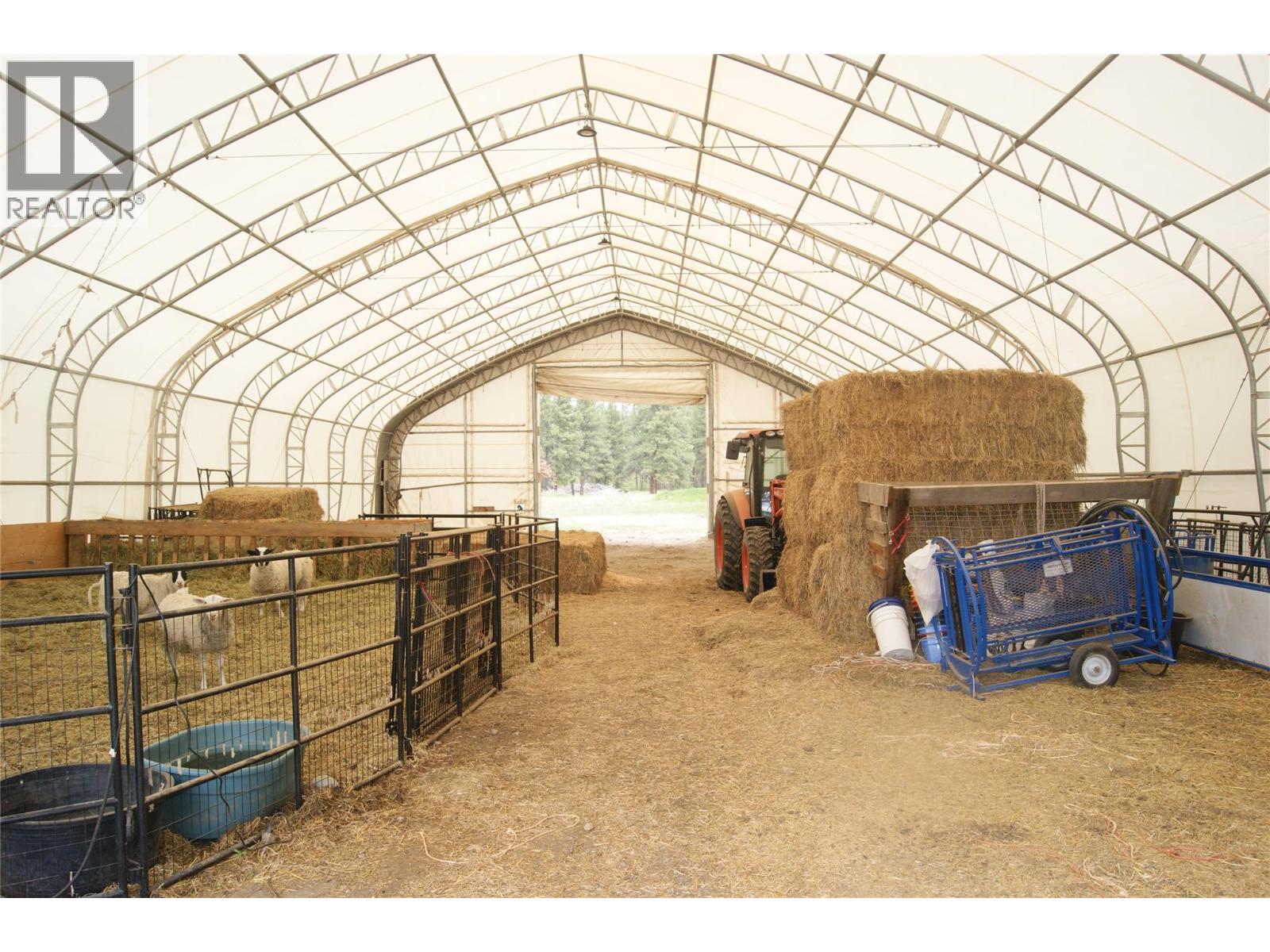 5553 93/95 Highway, Ta Ta Creek, BC - Indoor Photo Showing Other Room