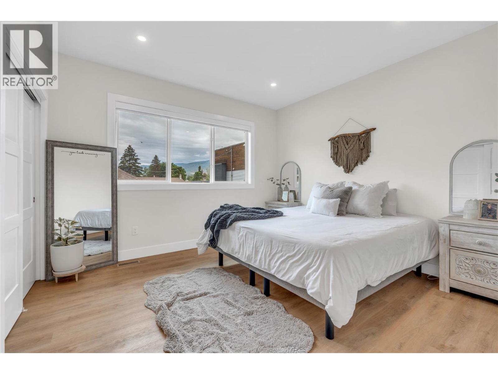 264 Douglas Avenue, Penticton, BC - Indoor Photo Showing Bedroom