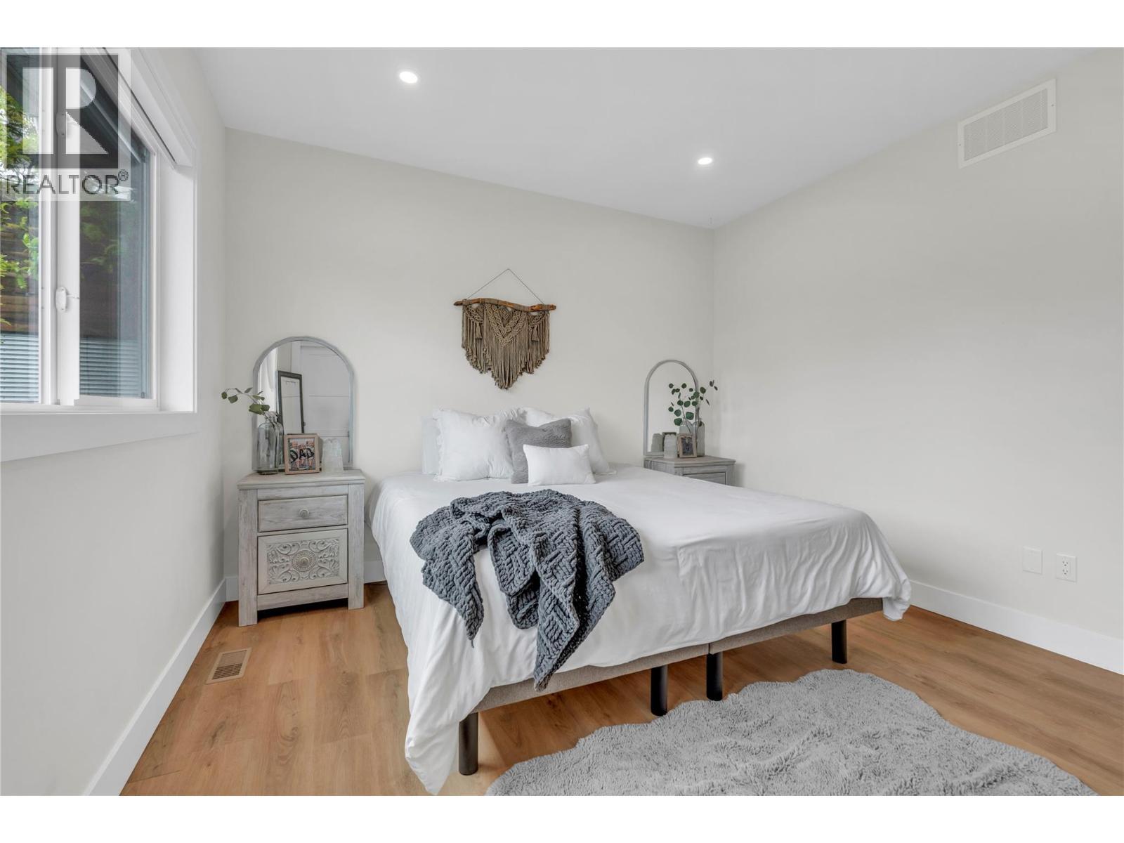 264 Douglas Avenue, Penticton, BC - Indoor Photo Showing Bedroom