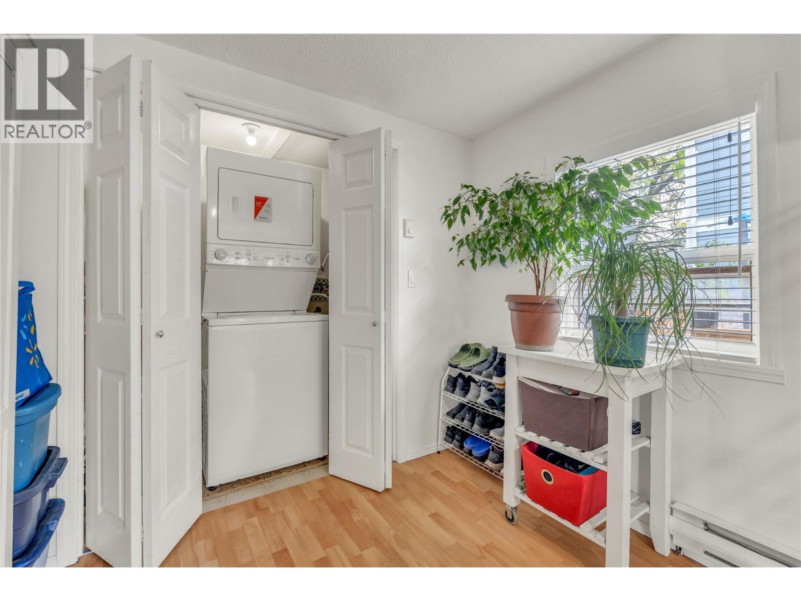 264 Douglas Avenue, Penticton, BC - Indoor Photo Showing Laundry Room
