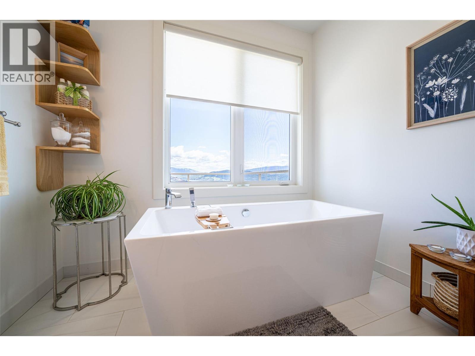 Primary bedroom ensuite - 132 Crown Crescent, Vernon, BC - Indoor
