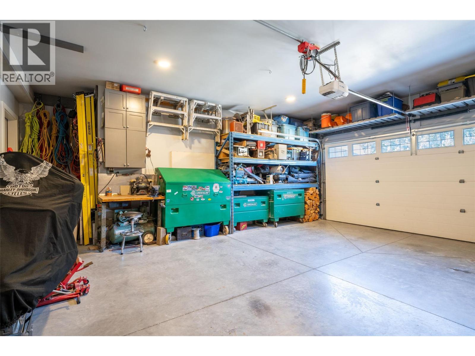 Oversized double garage - 132 Crown Crescent, Vernon, BC - Indoor Photo Showing Garage