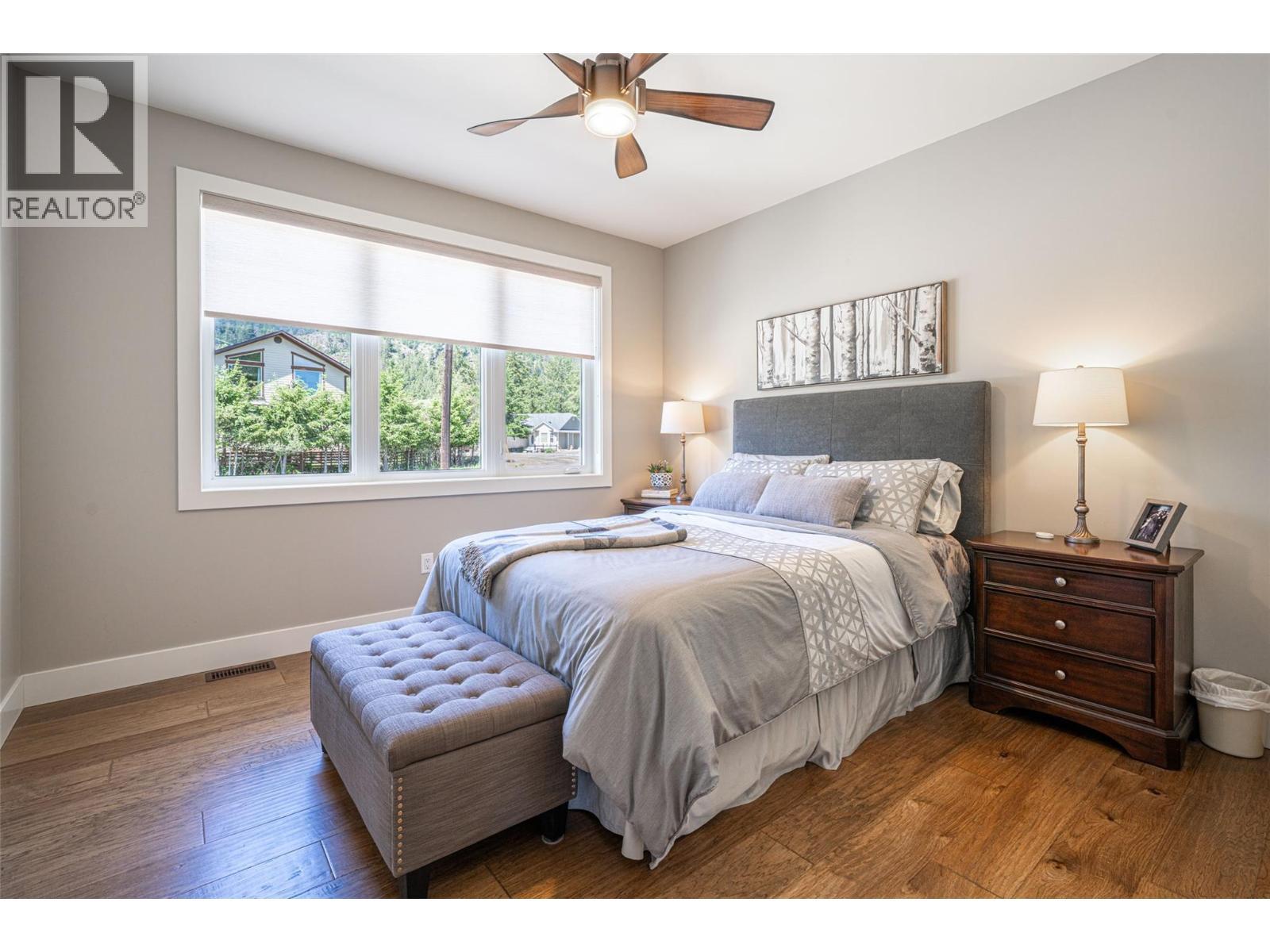 Second bedroom on main floor - 132 Crown Crescent, Vernon, BC - Indoor Photo Showing Bedroom