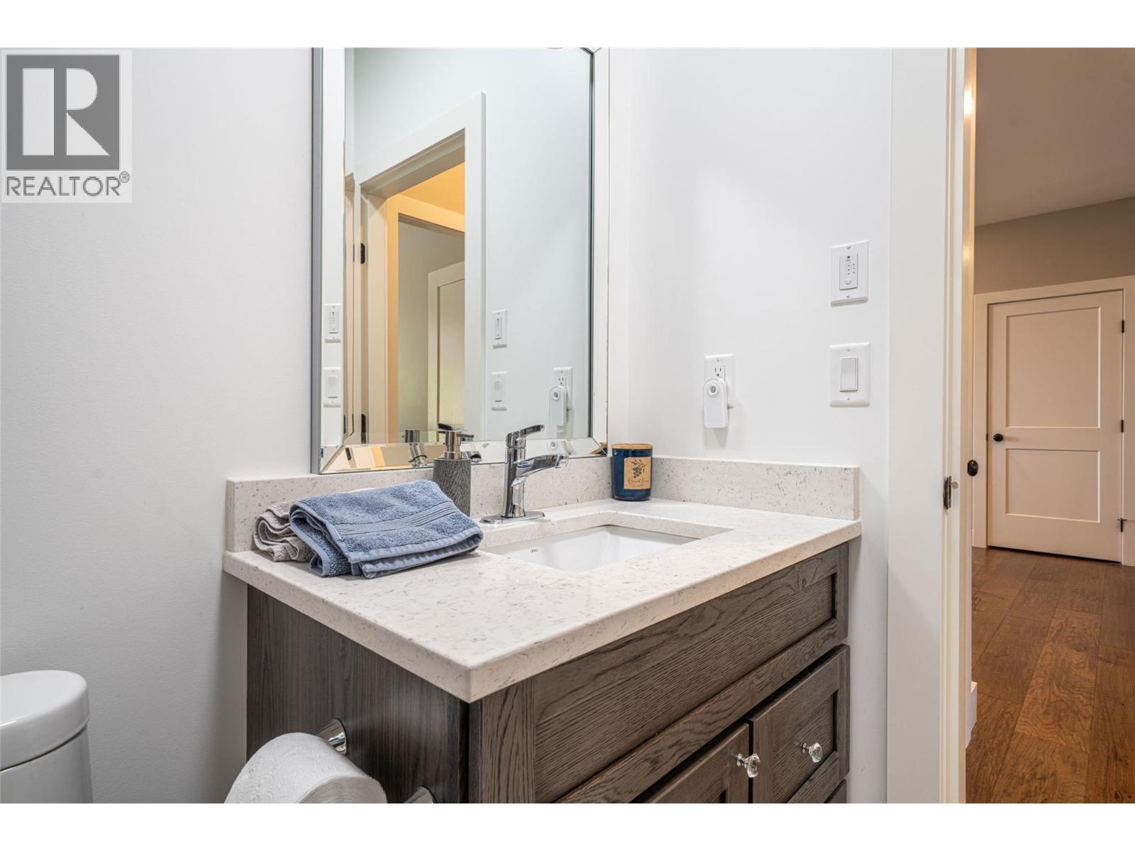 Bathroom on main floor - 132 Crown Crescent, Vernon, BC - Indoor Photo Showing Bathroom