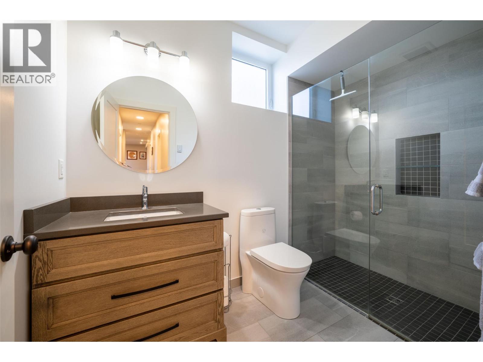 Basement suite bathroom - 132 Crown Crescent, Vernon, BC - Indoor Photo Showing Bathroom