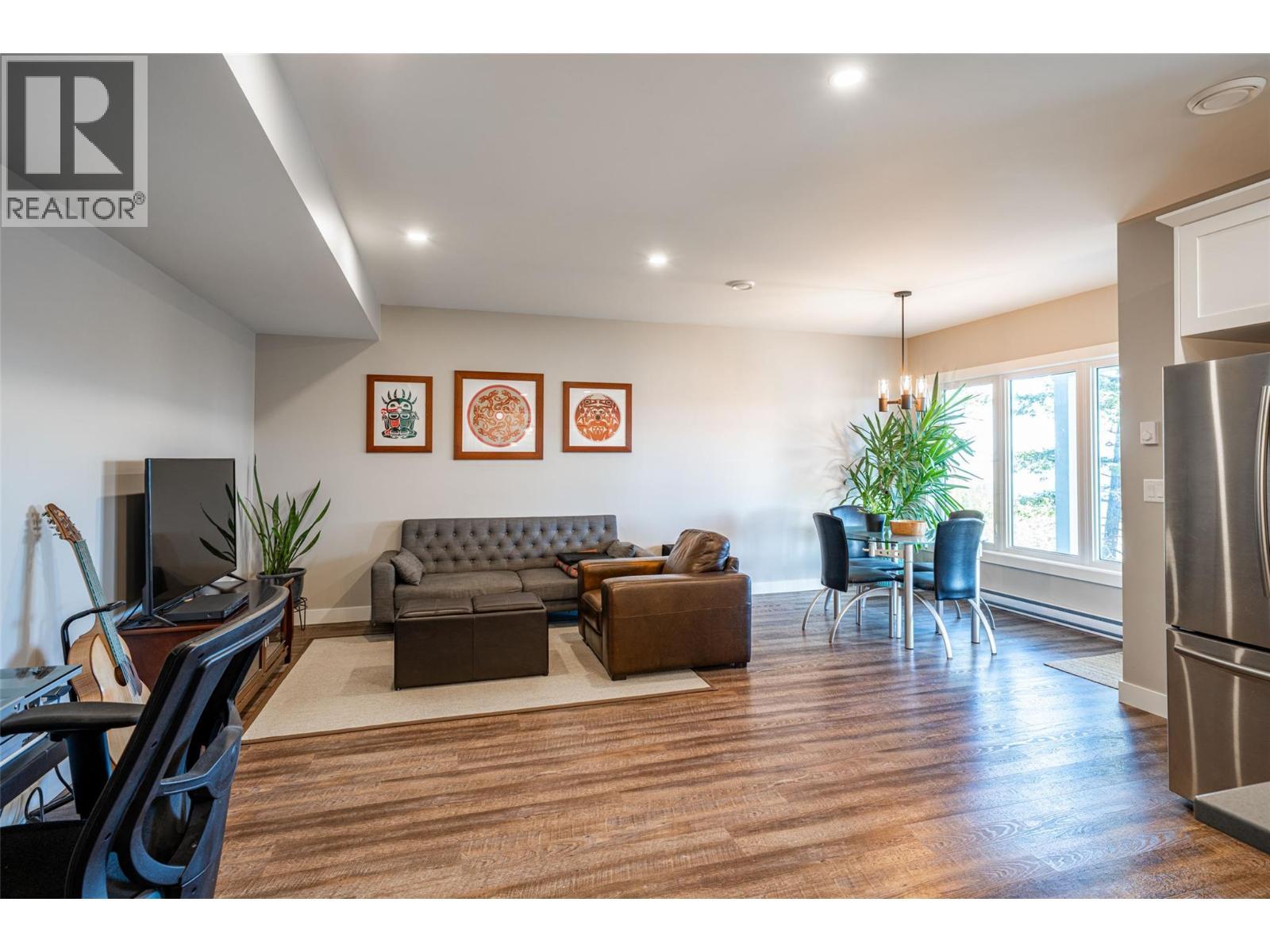 Basement suite living room/dining area - 132 Crown Crescent, Vernon, BC - Indoor